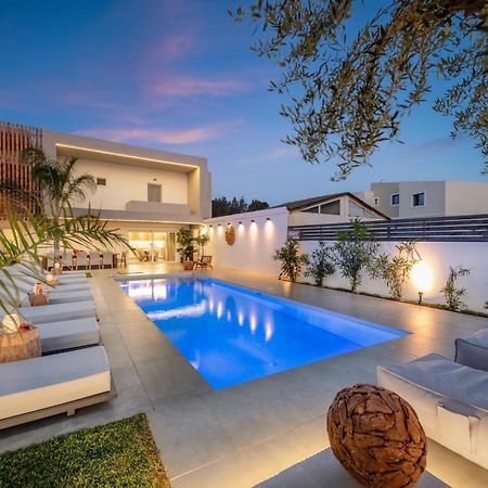 Hypnosis Beachside Villa With Private Heated Pool Georgioupoli Bagian luar foto