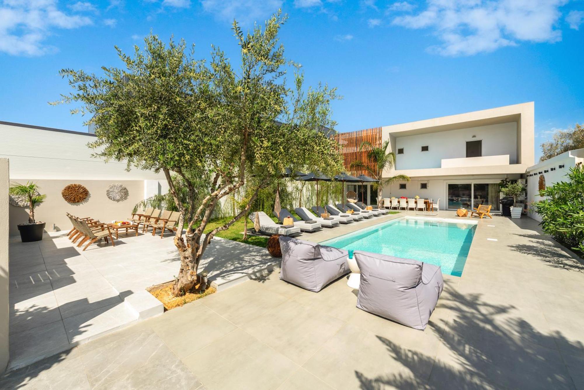 Hypnosis Beachside Villa With Private Heated Pool Georgioupoli Bagian luar foto