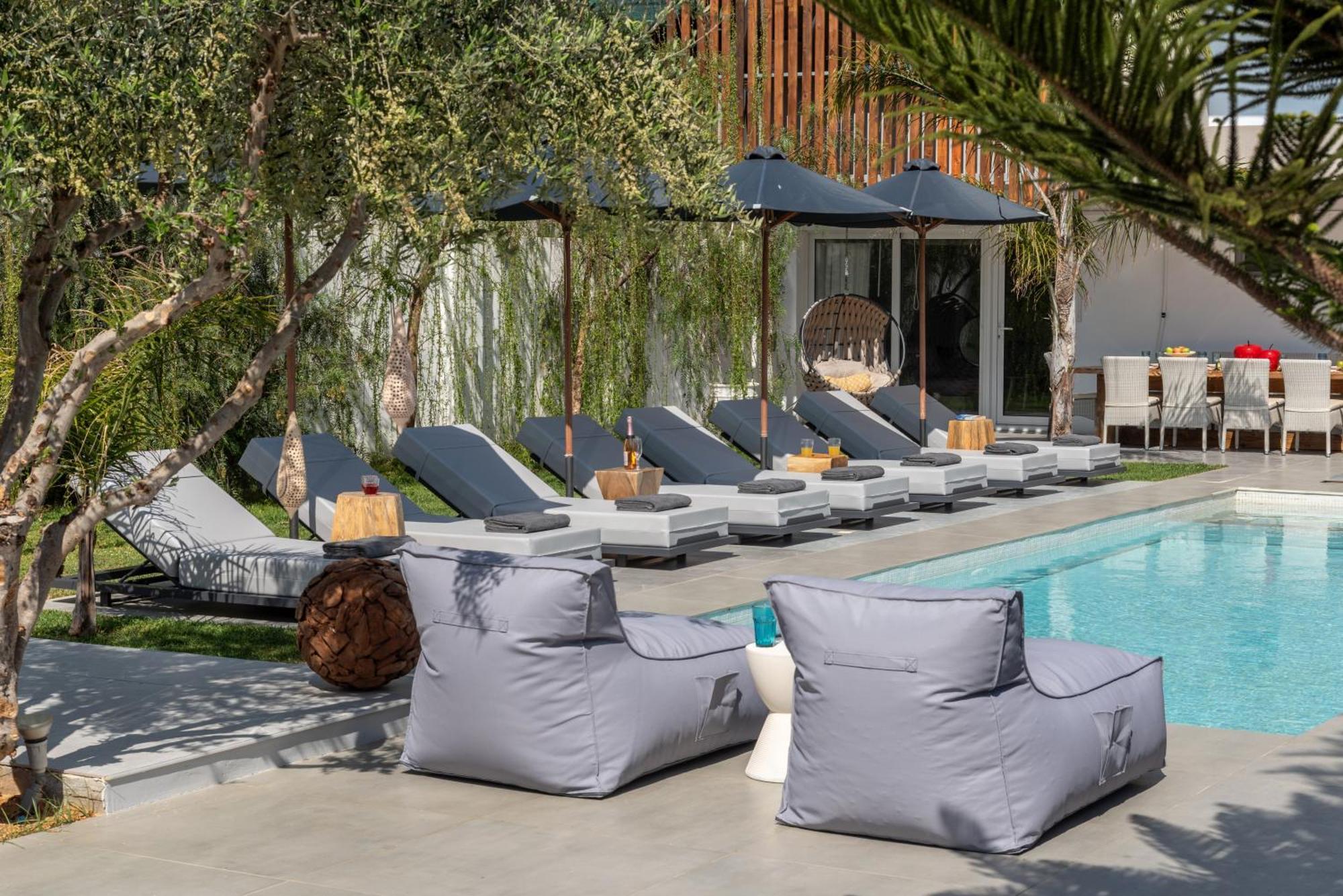 Hypnosis Beachside Villa With Private Heated Pool Georgioupoli Bagian luar foto
