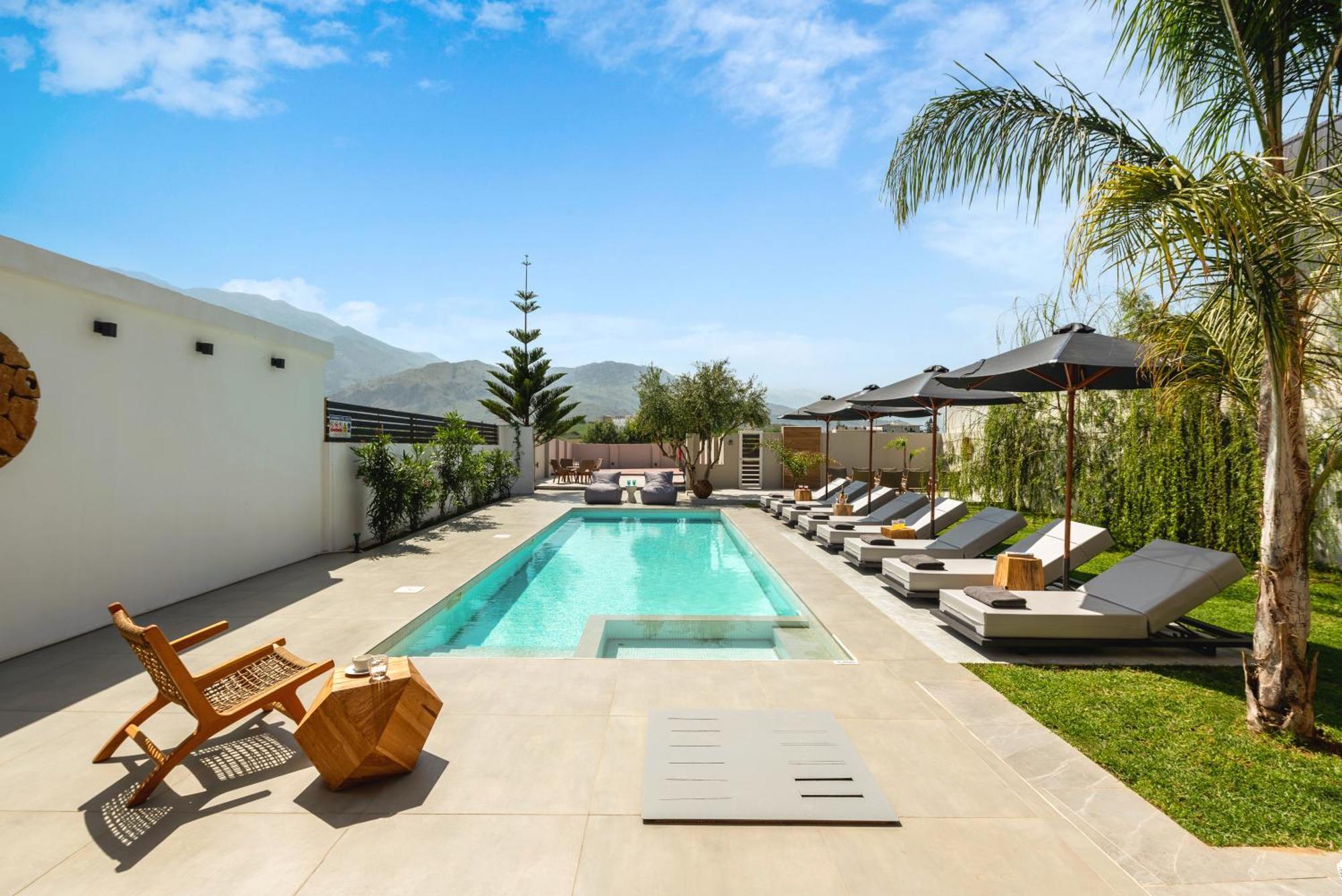 Hypnosis Beachside Villa With Private Heated Pool Georgioupoli Bagian luar foto