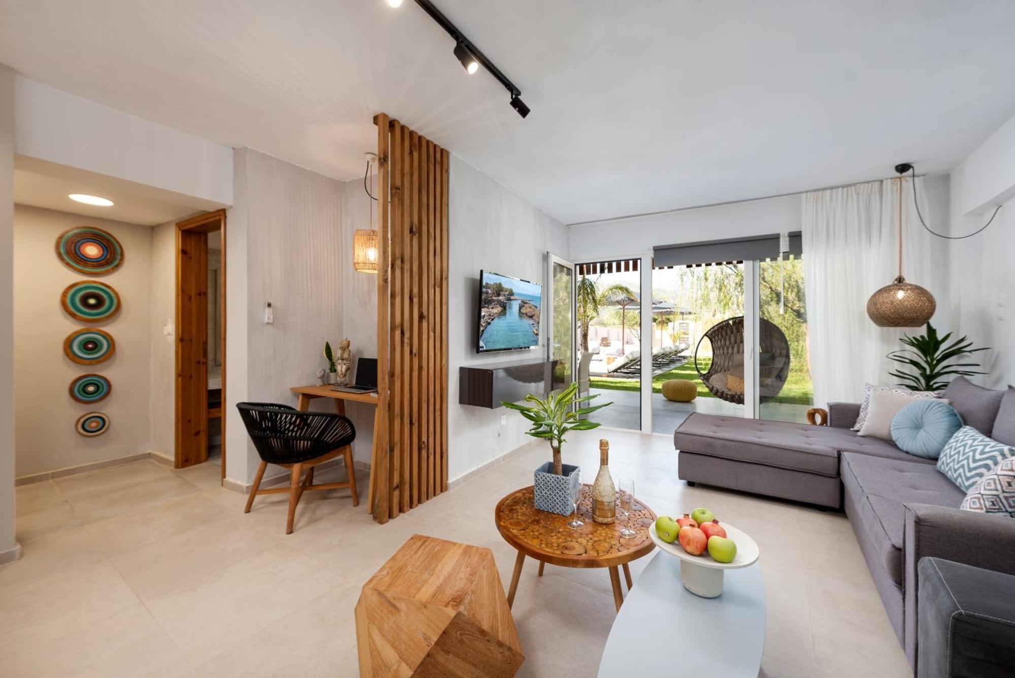 Hypnosis Beachside Villa With Private Heated Pool Georgioupoli Bagian luar foto